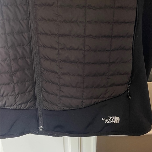 The North Face black mixed media vest - Picture 3 of 11